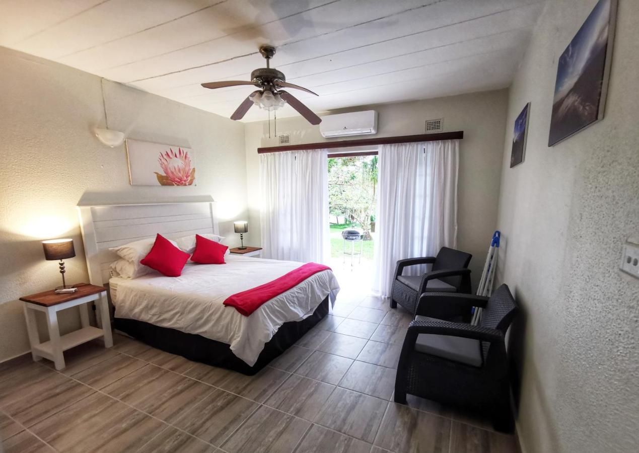 Appartamento Eden Wilds Unit 48 & 47 & 31 Port Edward Esterno foto