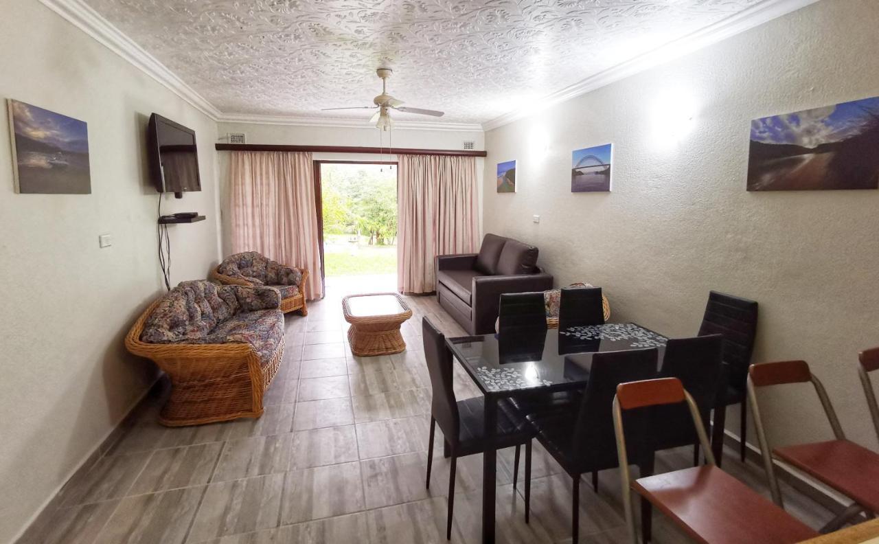 Appartamento Eden Wilds Unit 48 & 47 & 31 Port Edward Esterno foto